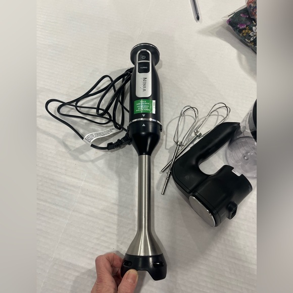 NINJA IMMERSION BLENDER AND ACCESSORIES - Picture 3 of 9